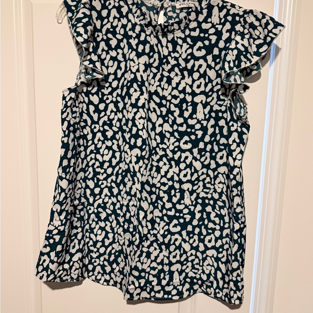 Sleeveless Ruffle Leopard Print Top - White on Green